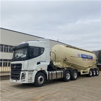 Грузовик с порошковым материалом