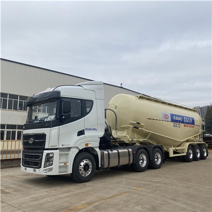 Грузовик с порошковым материалом