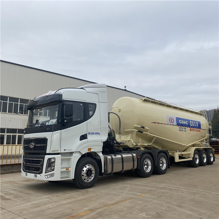 Грузовик с порошковым материалом